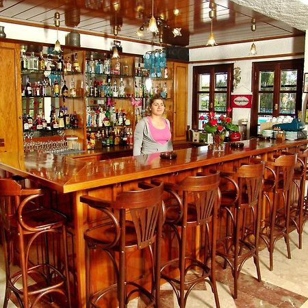 Hotel Pela Скала Калонис Екстериор снимка