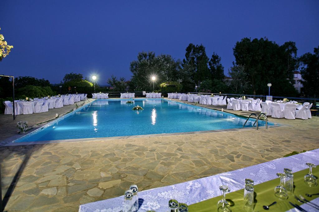 Hotel Pela Скала Калонис Екстериор снимка