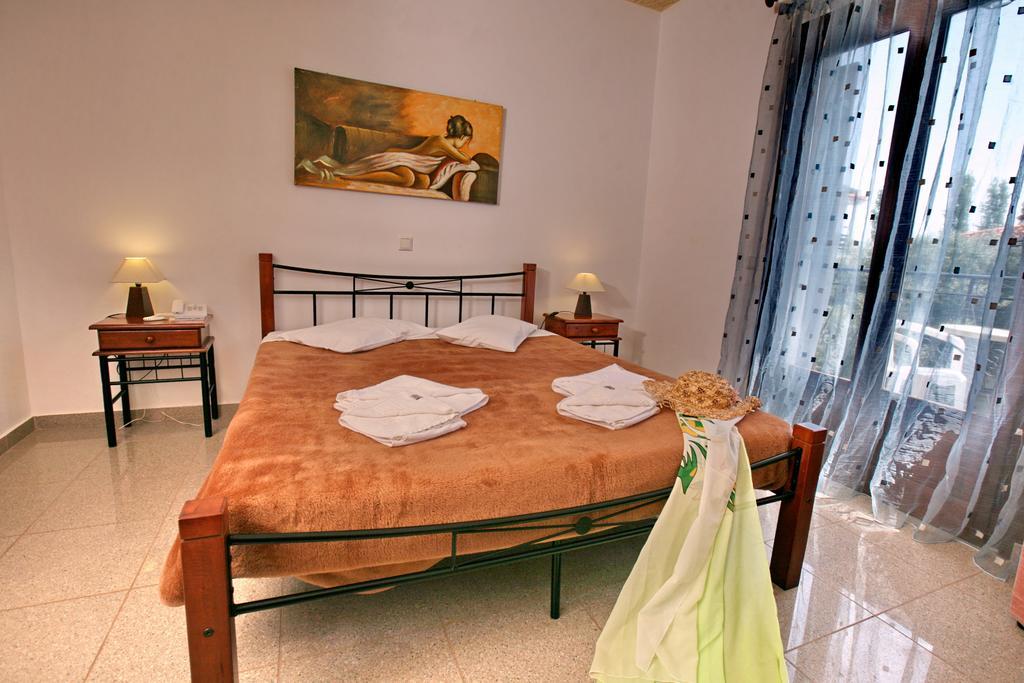 Hotel Pela Скала Калонис Екстериор снимка