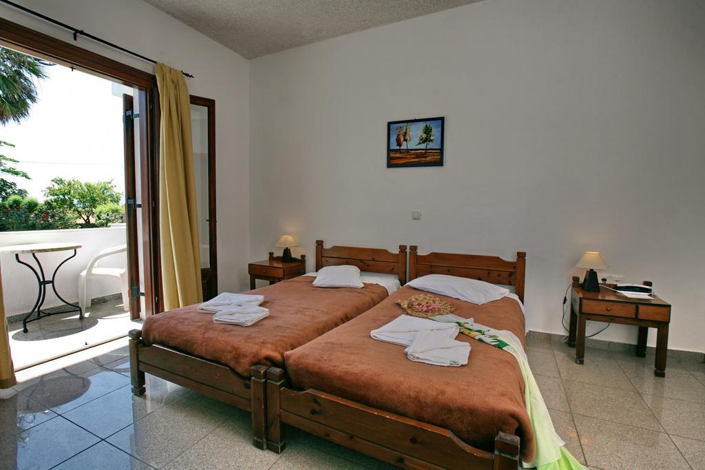 Hotel Pela Скала Калонис Екстериор снимка