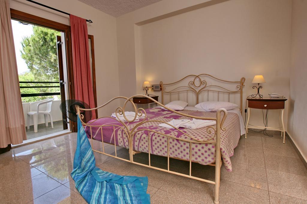 Hotel Pela Скала Калонис Екстериор снимка