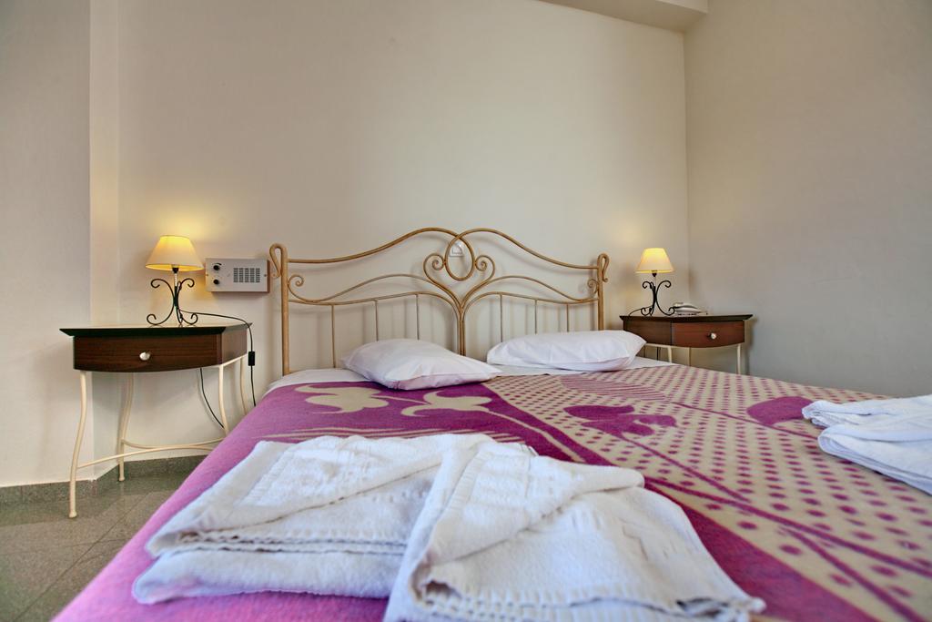 Hotel Pela Скала Калонис Екстериор снимка