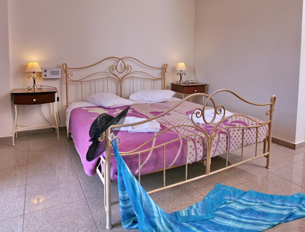 Hotel Pela Скала Калонис Екстериор снимка