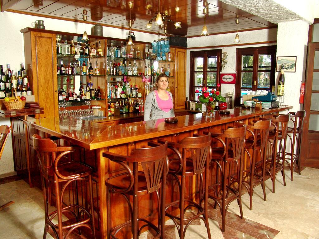 Hotel Pela Скала Калонис Екстериор снимка